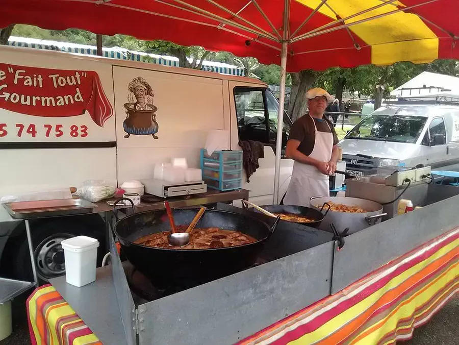 Didier du Faitout Gourmand sur un marché local en Ariège